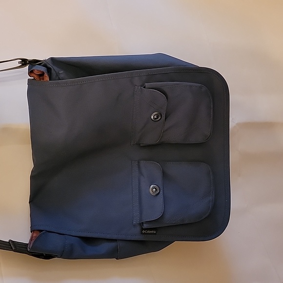 Columbia EUC Periwinkle Blue Crossbody Messenger Bag Purse Lightweight Very Nice - Picture 2 of 16